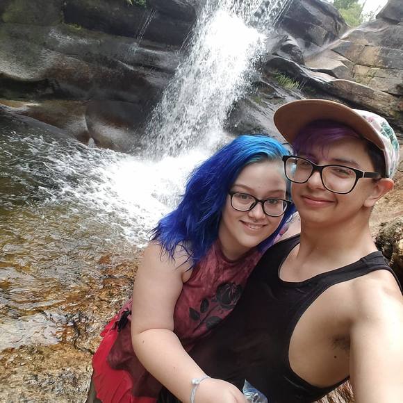 Meet your Posher, Sierra - Picture 1 of 1